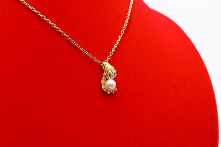 Pendentif Pendentif moderne or jaune et perles 58 Facettes 240385