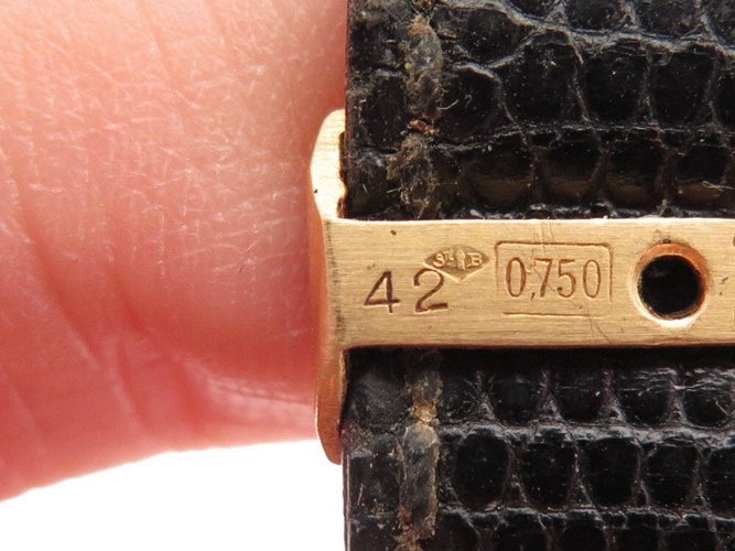 Montre vintage montre BOUCHERON carre 24 mm or jaune lezard mecanique 58 Facettes 258880