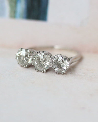 Bague 54 Bague Trilogie Diamants, Or et Platine 58 Facettes A11657