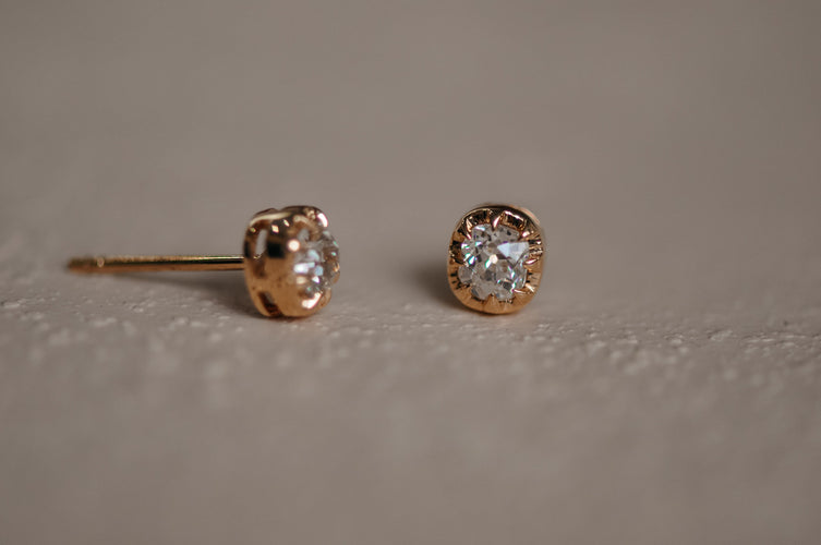 Antique old mine diamond studs 58 Facettes