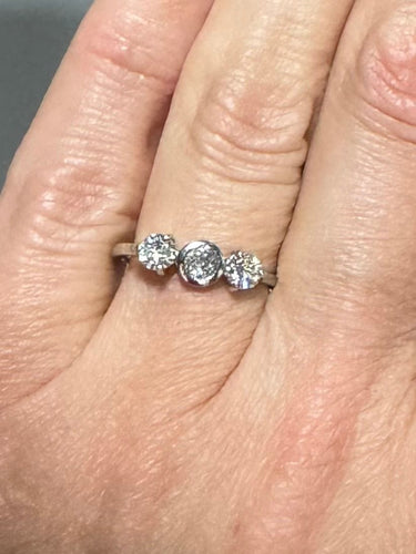 Bague Bague or blanc trilogie diamants 58 Facettes