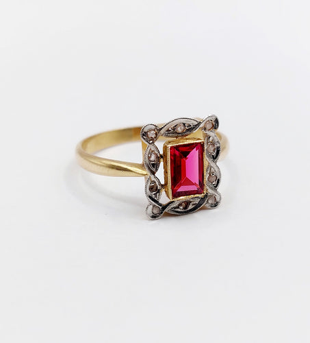Bague 55 Bague Art Déco or jaune, pierre rouge et diamants taille rose (circa 1920) 58 Facettes A06255