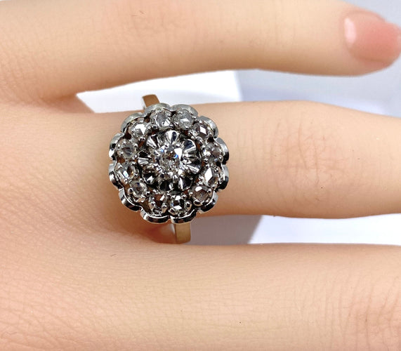 Bague 54 Bague marguerite en or blanc, platine et diamants 58 Facettes AB625