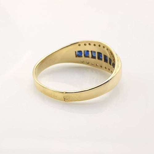 Bague 55 Bague or jaune, diamants, saphirs 58 Facettes