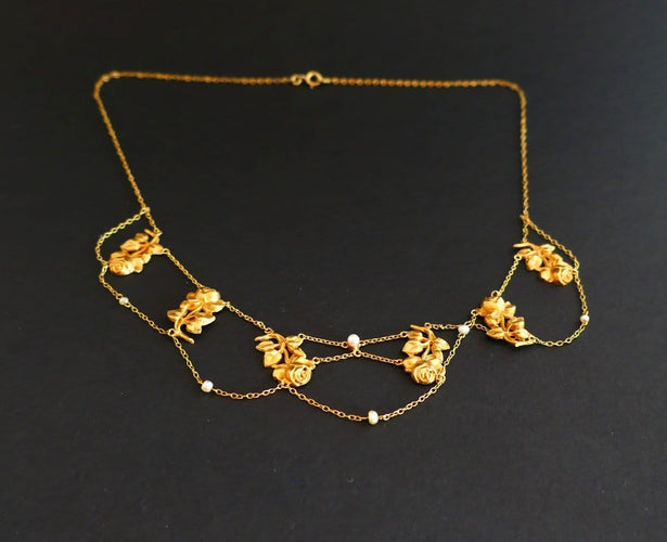 Collier Collerette Motifs De Roses Et Ornée De Perles, Or Jaune 58 Facettes