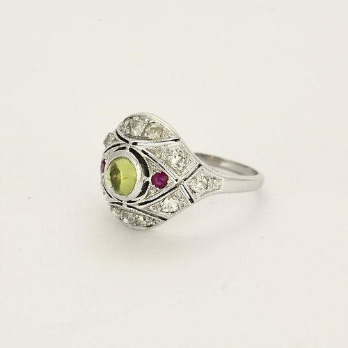 Bague 54 Bague dôme Art Déco en or blanc, cabochon de péridot et rubis 58 Facettes MB2