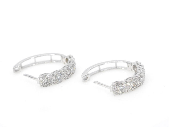 Boucles d'oreilles Boucles d'oreilles créoles en or blanc avec cinq chatons et diamants 58 Facettes 2111