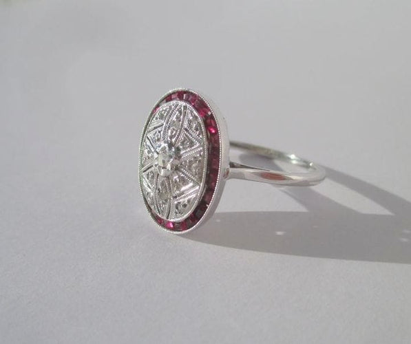 Bague 57 Bague Art Déco Diamants Rubis calibrés Or blanc 58 Facettes
