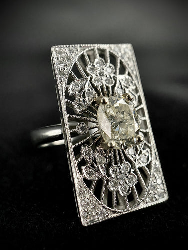 Bague 54 Bague de forme rectangulaire sertie d'un diamant taillé en coussin de 1,20 carats 58 Facettes