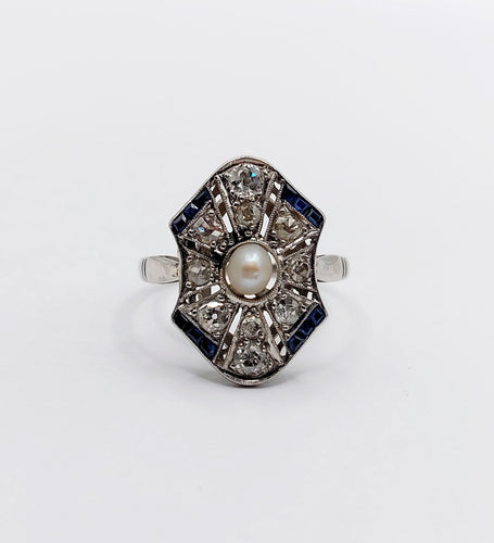 Bague marquise Art Déco Platine perle, diamants et saphirs calibrés (circa 1920) 58 Facettes A06226
