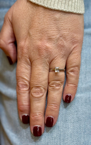 Bague 54 Solitaire en or 18 carats , diamant taille émeraude 58 Facettes