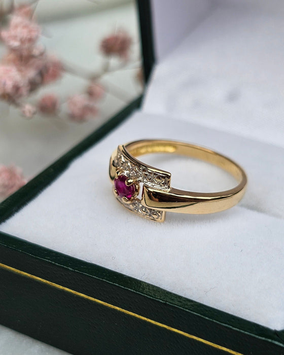 Ruby Ring Yellow gold
