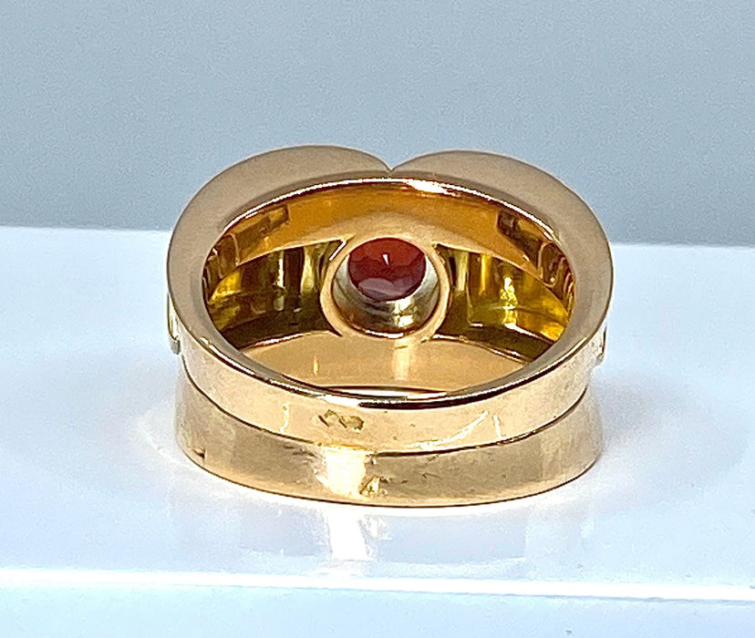 Bague 52.5 Bague Tank or jaune et platine sertie d’une pierre rouge , vers 1940 58 Facettes AB392