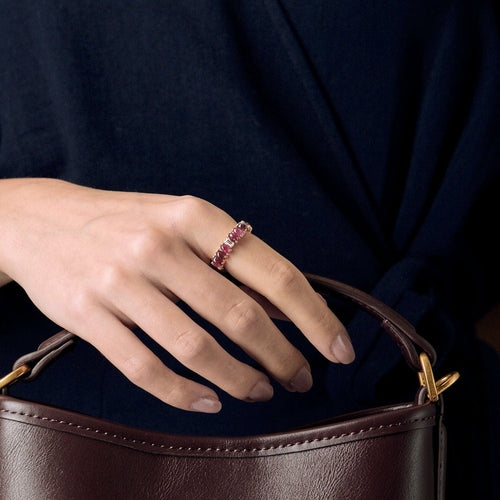 Bague 51.5 Alliance or jaune, cabochons de rubis et diamants 58 Facettes RNG3474