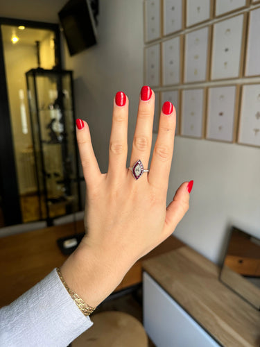 Art Déco inspired Diamond ring. 58 Facettes