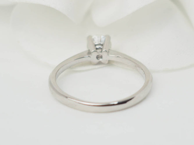 Bague 53 Bague solitaire en or blanc et diamant 0.51ct 58 Facettes 31198