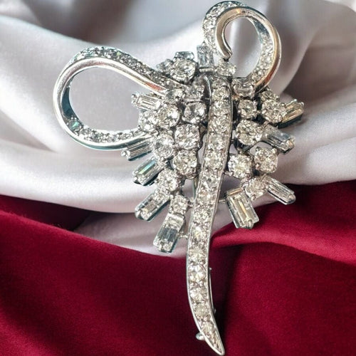 Broche Broche Art Déco en or gris, platine, diamants 58 Facettes