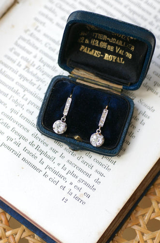 Boucles d'oreilles Dormeuses Pendantes, Diamants Coussin 1,10 Ct 58 Facettes