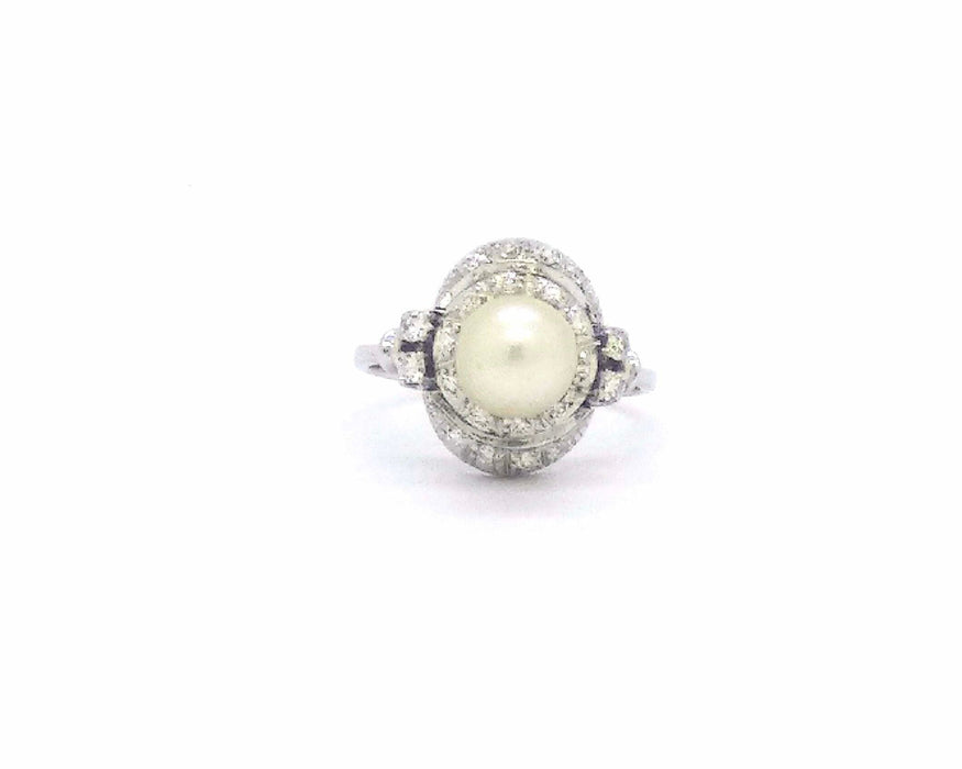 Anello in oro bianco con diamanti e perle