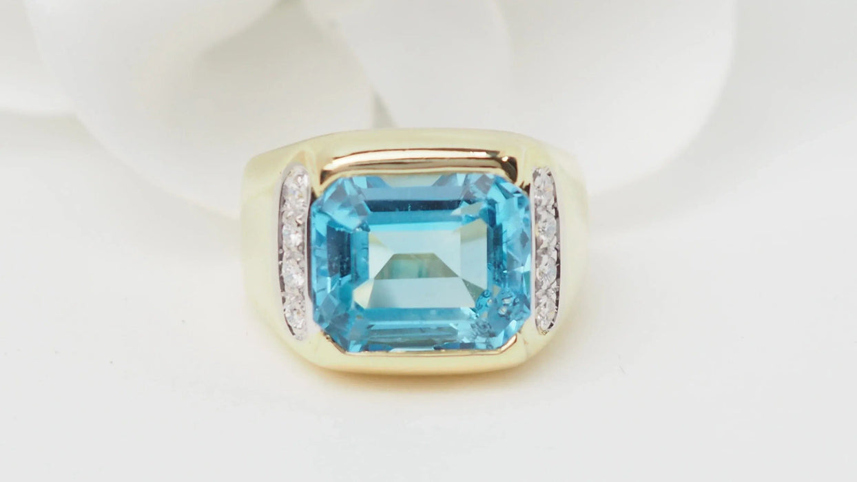 Bague 52 Bague en or jaune, Topaze bleue et diamants 58 Facettes 32748