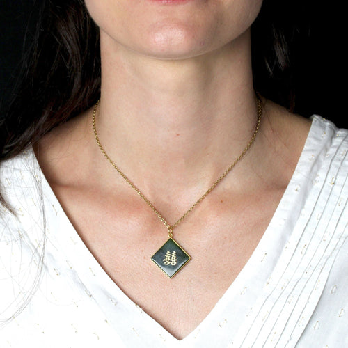 Pendentif Pendentif jade et or jaune caractère chinois 58 Facettes 24-331A