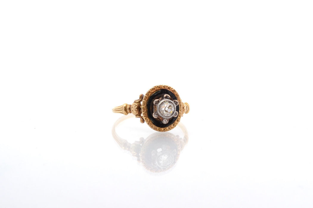 Oude diamanten ring uit 1900 in goud en email