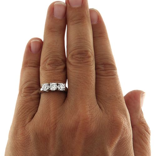Bague Bague trilogie en or blanc avec diamants certifiés GIA de 1,50 ct 58 Facettes G3827