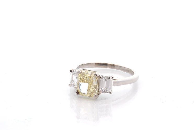 Bague 53 Bague diamant jaune de 2,01cts en platine 58 Facettes 27426-27584