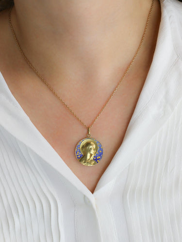Pendentif VERNON Médaille Art nouveau Vierge or jaune émail 58 Facettes 1153.10