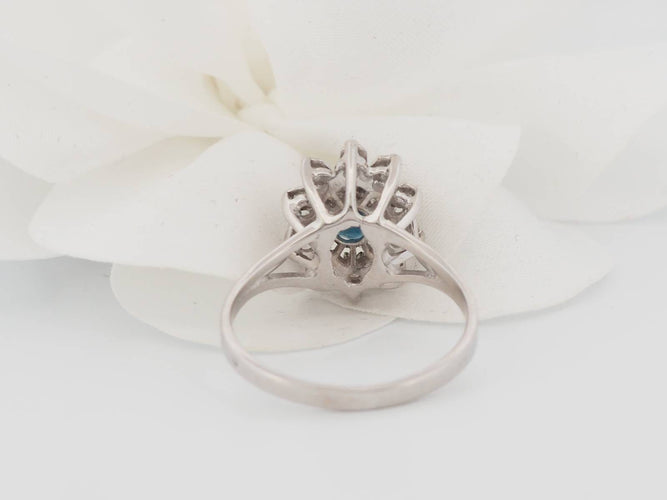 Bague 57.5 Bague entourage en or blanc, saphir et diamants 58 Facettes 31220