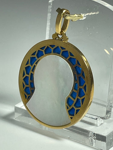 Pendentif Médaille or, nacre et émail 58 Facettes 310