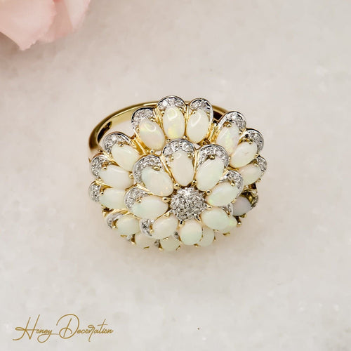Bague 60.5 Bague fleur impressionnante en or 14 carats ornée d'opales lumineuses 58 Facettes 2572