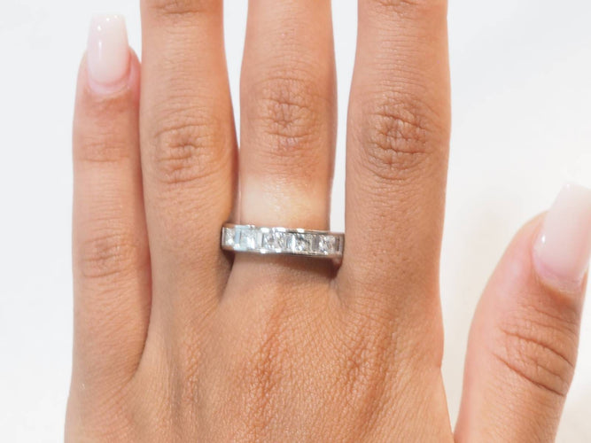 Bague 50 Demi alliance en or blanc et diamants 1.06cts 58 Facettes 33182