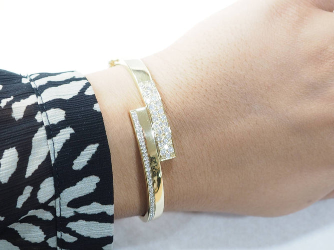 Bracelet Bracelet Jonc plat ouvrant or jaune et diamants 58 Facettes 33362