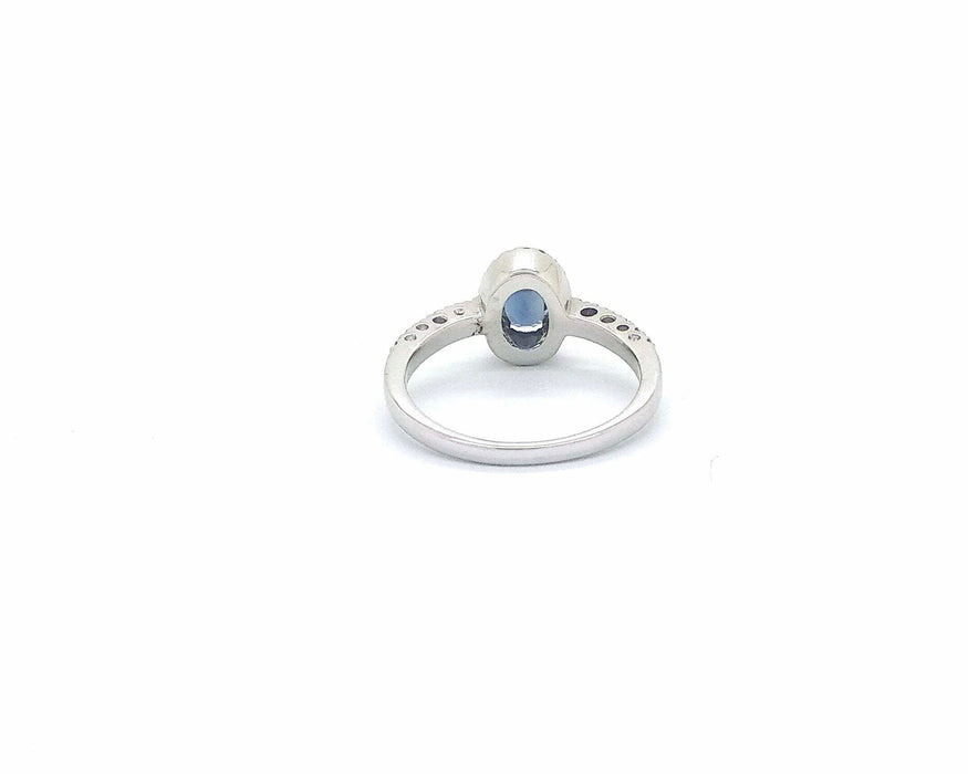 Sapphire and diamond ring in white gold