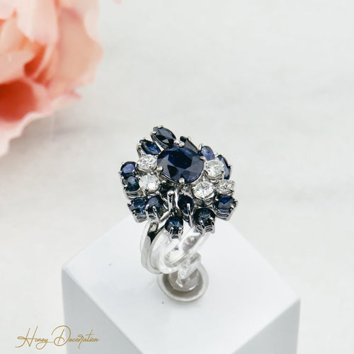 Hvidguldsring med diamanter og safirer 