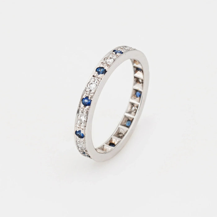 Eternity-Ring aus Weißgold mit Saphir und Diamant