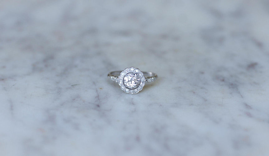 Bague 49.5 Bague Marguerite Art Deco Diamants sur Platine 58 Facettes
