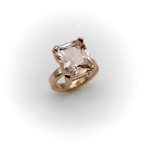 Bague 50 Bague vintage en or rose 14 carats avec morganite taille émeraude 58 Facettes A2001X