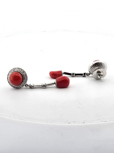 Boucles d'oreilles Boucles d'oreilles en or blanc serties de diamants et de corail 58 Facettes