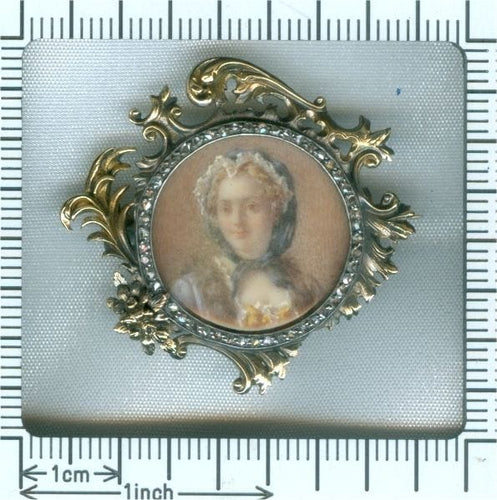 Broche Broche en or antique : l'héritage de la Pompadour dans la joaillerie victorienne 58 Facettes 19101-0108