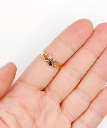 Prsten Toi & Moi antik z růžového zlata 18k, modrý kámen a diamanty 