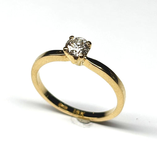 Bague 53.5 Bague solitaire en or jaune avec diamant taille brillant 58 Facettes E09