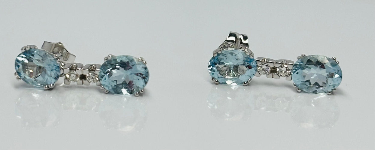 Boucles d'oreilles Boucles d'oreilles contemporaines en or blanc serties d'aigues-marines de 6,05 ct et de diamants de 0,20 ct 58 Facettes Q251B
