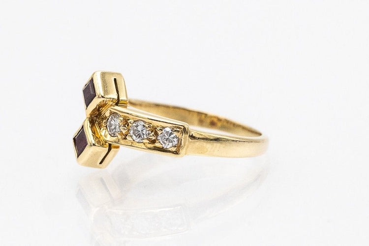 Bague 50 Bague vintage en or ornée de rubis et de diamants, datant des années 1970. 58 Facettes 11155