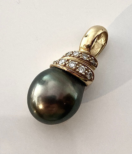 Pendentif Pendentif en or jaune, perle de tahiti et diamants 58 Facettes AB356