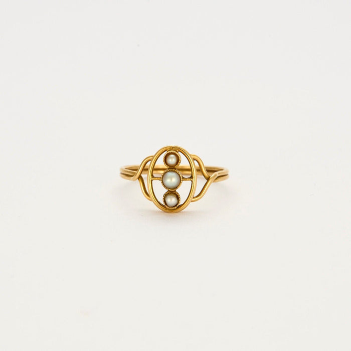 Bague 54.5 Bague ancienne en or jaune et 3 petites perles 58 Facettes