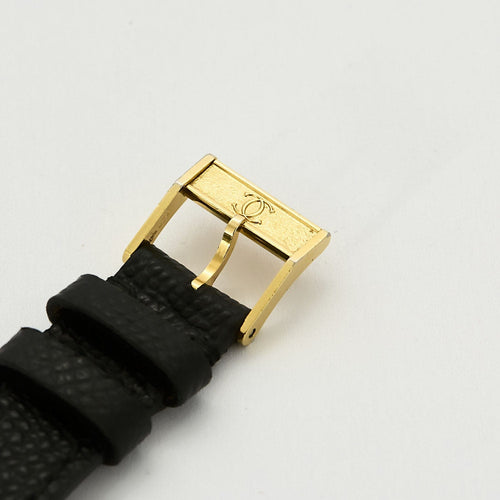 Montre Montre Cartier Modèle Tank Must en argent plaqué or cadran blanc chiffres romains. 58 Facettes