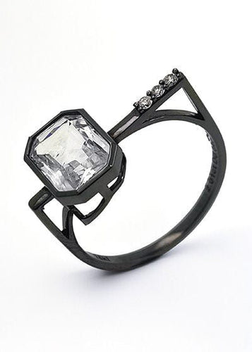 Bague Bague en or noir, saphir et diamant. 58 Facettes 67599373