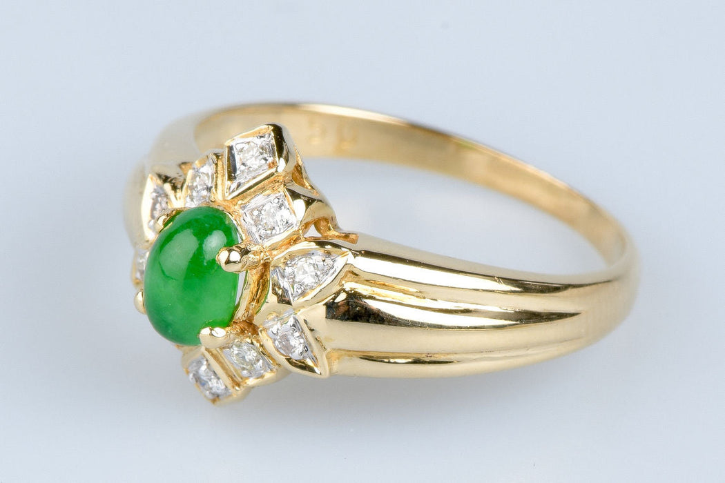 Jade Cabochon ring in yellow gold